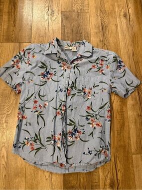 Capacity Light Blue Floral Short-Sleeve Men's Shirt with shoulder pads